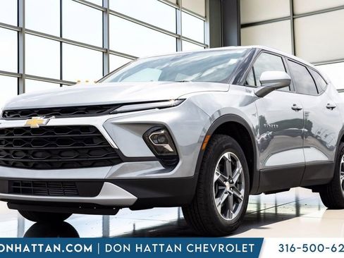 Used 2025 Chevrolet Blazer LT AWD/4WD image 1