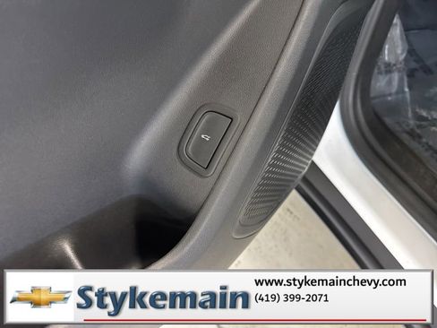 Used 2024 Chevrolet Traverse LT image 37