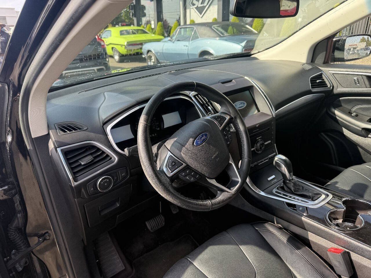 Used 2016 Ford Edge Titanium w/ Technology Package AWD/4WD image 14
