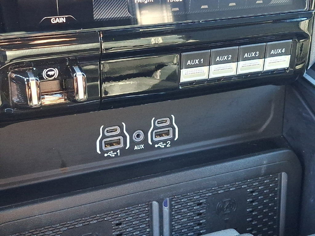 Certified 2025 RAM 3500 Laramie AWD/4WD image 32
