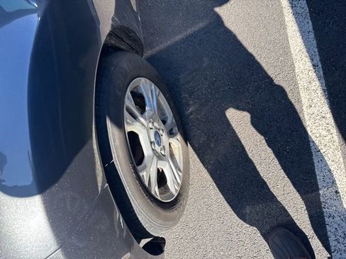 Used 2015 Ford Fiesta SE image 2