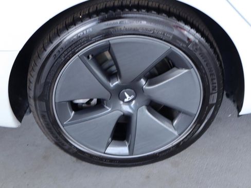 Used 2021 Tesla Model 3 Standard Range Plus image 40