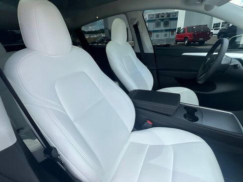 Used 2023 Tesla Model Y Long Range AWD/4WD image 14