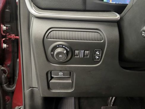 Used 2024 Jeep Wagoneer L Series II w/ Flexible Seating Group AWD/4WD image 30