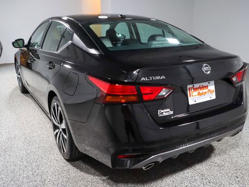 Used 2021 Nissan Altima 2.5 SR FWD image 9