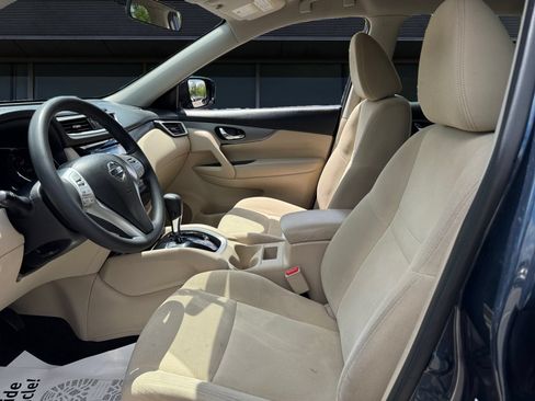 Used 2016 Nissan Rogue S w/ Appearance Package FWD image 2