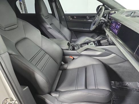 Certified 2026 Porsche Cayenne Turbo GT AWD/4WD image 27