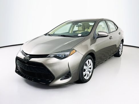 Used 2018 Toyota Corolla LE FWD image 3
