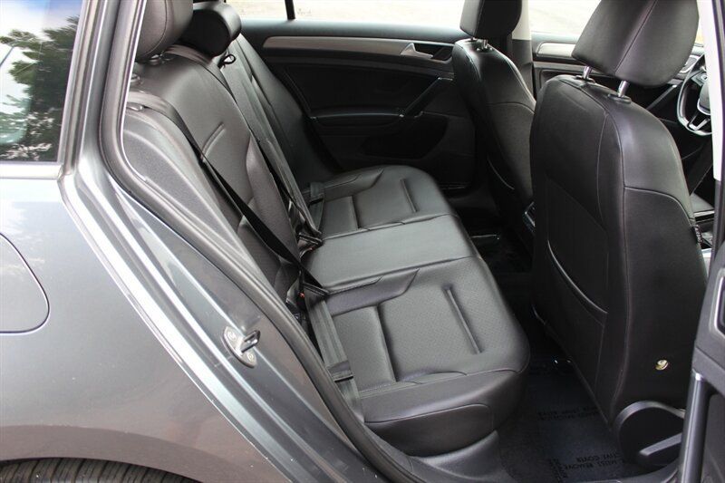 Used 2015 Volkswagen Golf TDI S FWD image 16