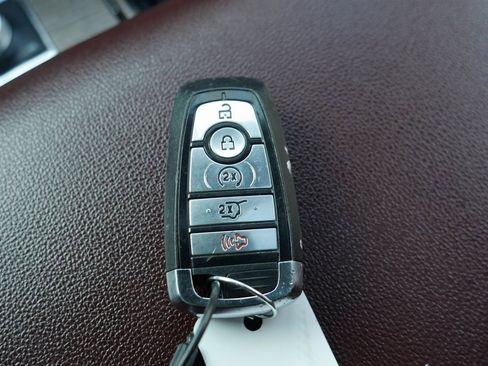 Used 2023 Ford Expedition Limited image 21