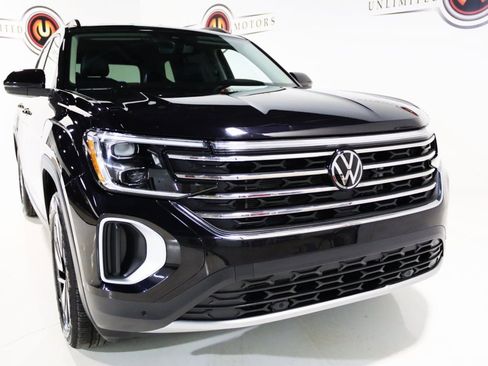 Used 2025 Volkswagen Atlas SE image 26