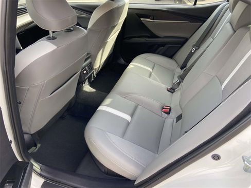 Used 2025 Toyota Camry SE w/ Multimedia Upgrade Package image 17