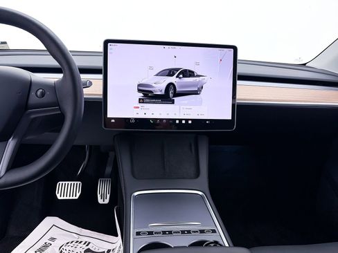 Used 2023 Tesla Model Y Long Range AWD/4WD image 17
