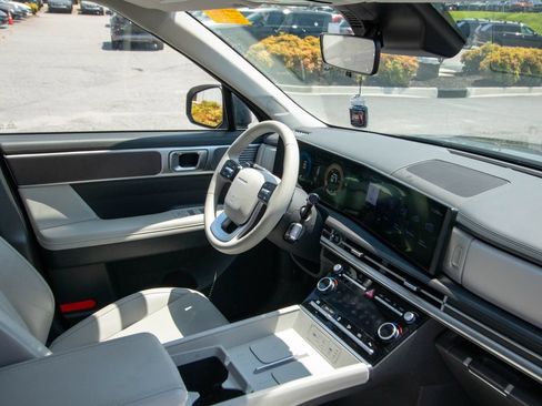 Used 2025 Hyundai Santa Fe SEL FWD image 18