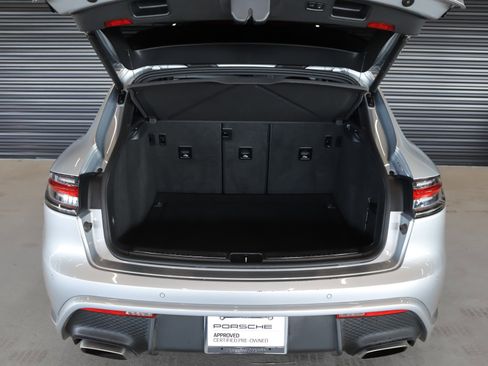 Certified 2023 Porsche Macan AWD/4WD image 25