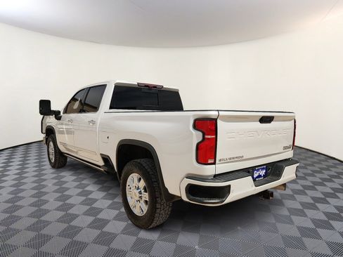 Used 2024 Chevrolet Silverado 2500 High Country w/ Technology Package AWD/4WD image 3