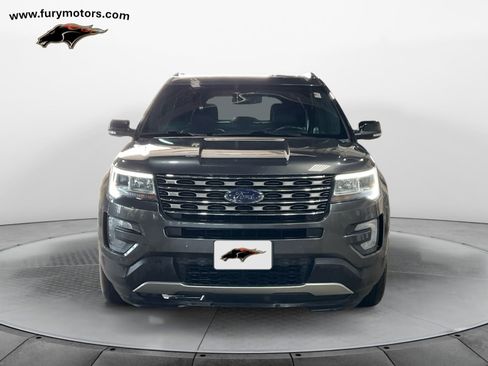 Used 2017 Ford Explorer XLT w/ Equipment Group 202A AWD/4WD image 8