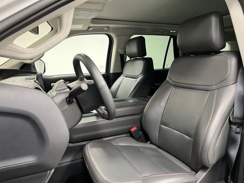 Used 2025 Ford Expedition Active AWD/4WD image 21