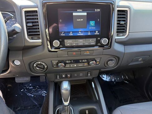 Used 2022 Nissan Frontier SV image 25