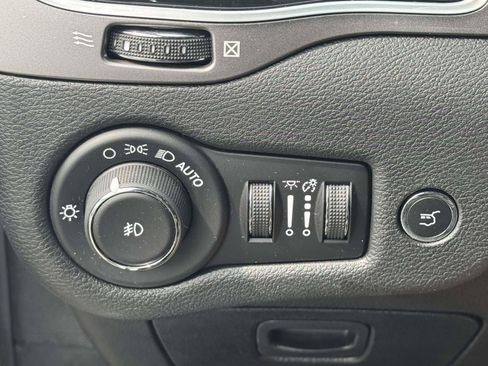 Used 2019 Jeep Cherokee Limited AWD/4WD image 19