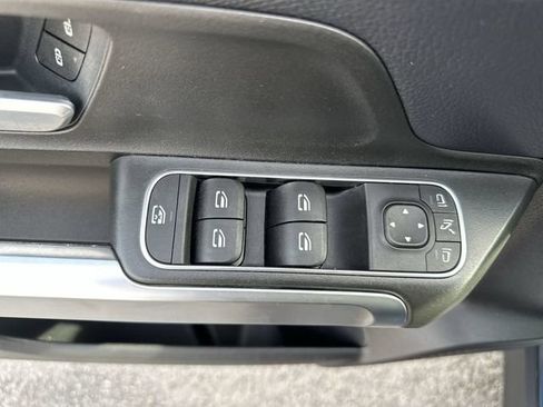 Used 2021 Mercedes-Benz GLB 250 w/ Premium Package image 15