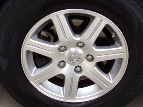 Used 2008 Chrysler Town & Country Touring FWD image 19