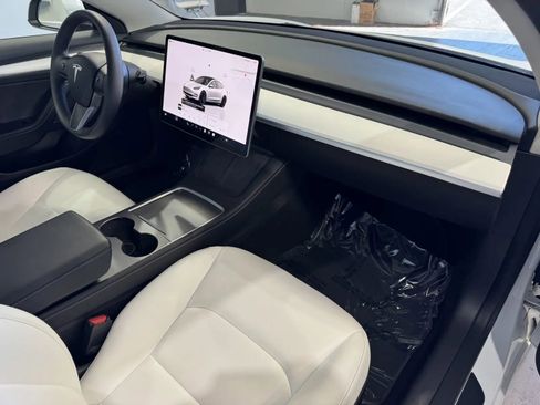 Used 2023 Tesla Model 3 Performance image 5