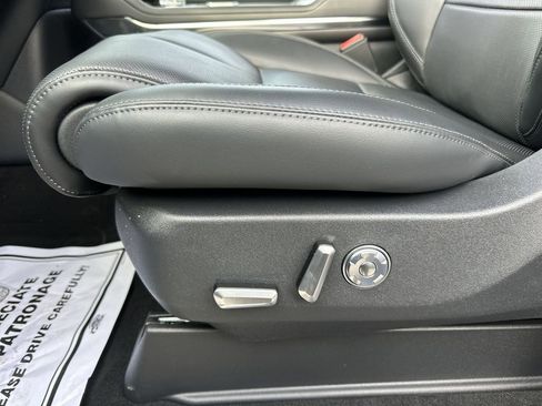 New 2026 Lincoln Navigator L Premier AWD/4WD image 12
