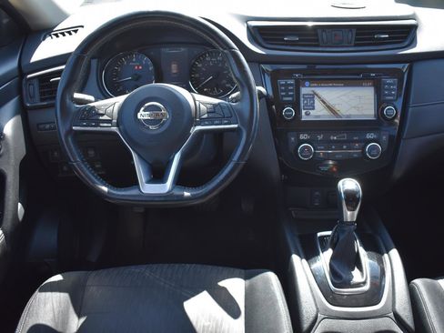 Used 2017 Nissan Rogue SV w/ SV Premium Package image 17