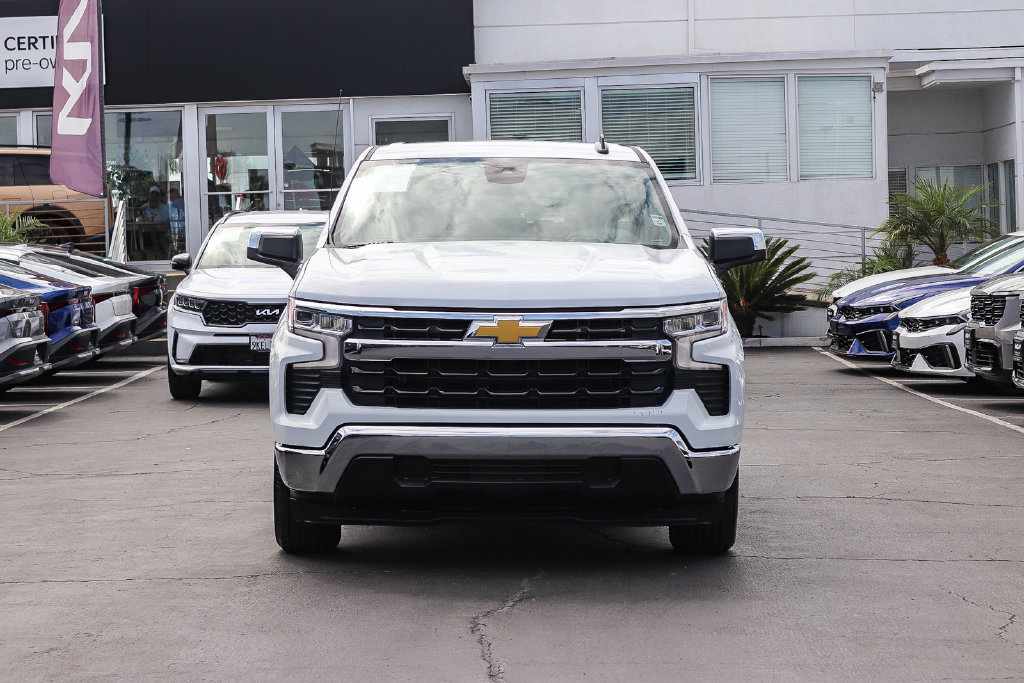Used 2025 Chevrolet Silverado 1500 LT RWD image 2