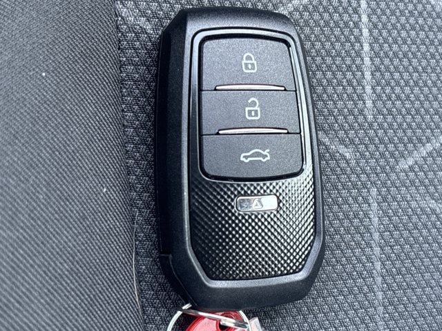 Used 2021 Toyota RAV4 XLE w/ Convenience Package FWD image 38