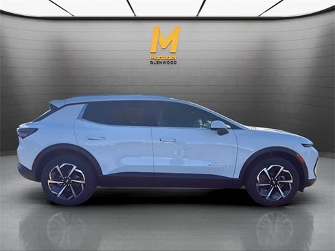 New 2026 Chevrolet Equinox EV LT image 2