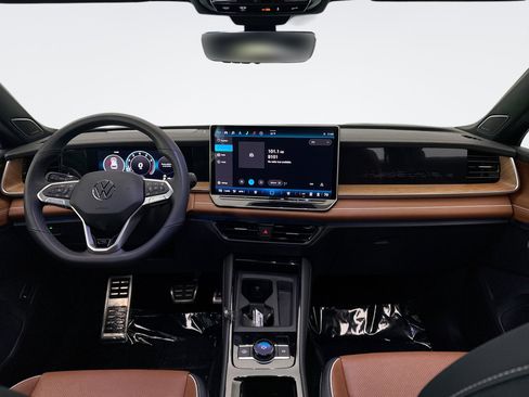 Used 2026 Volkswagen Tiguan SEL R-Line image 13