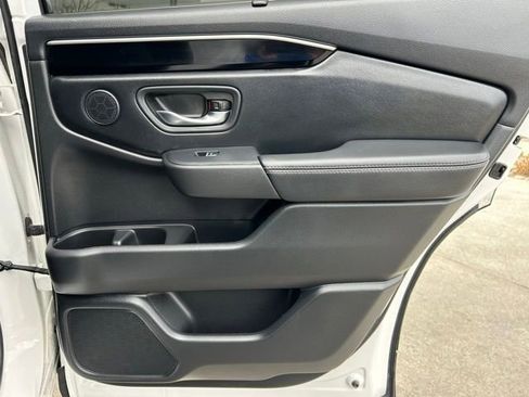 Used 2025 Honda Pilot EX-L image 27