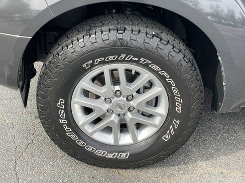 Used 2015 Nissan Frontier SV image 6