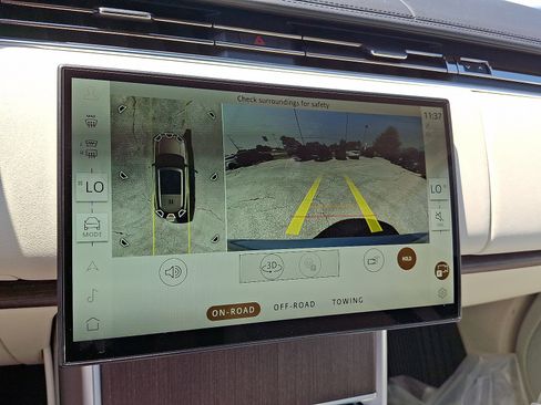 New 2025 Land Rover Range Rover Long Wheelbase SE image 9