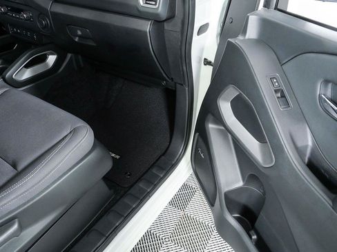 Used 2024 Nissan Frontier SV w/ Technology Package AWD/4WD image 24