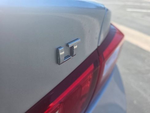 Used 2018 Chevrolet Malibu LT FWD image 6