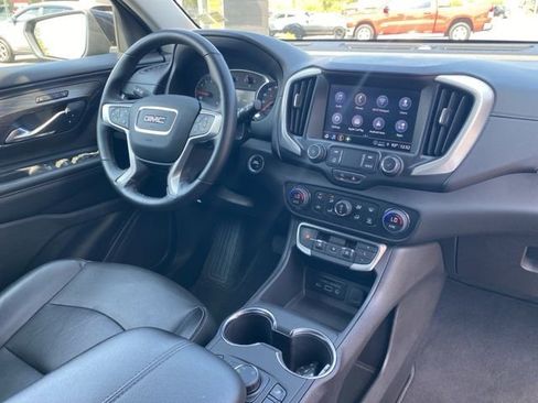 Used 2024 GMC Terrain SLT image 9