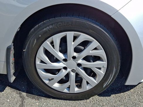 Used 2022 Toyota Corolla LE FWD image 8