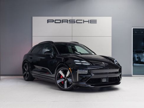 Certified 2025 Porsche Macan Turbo Electric AWD/4WD image 9