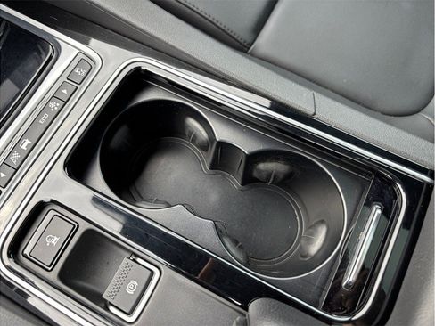 Used 2018 Jaguar F-PACE Premium image 38