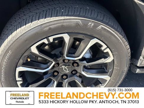 Used 2026 Chevrolet Suburban High Country AWD/4WD image 9