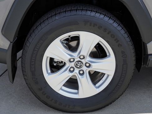 Used 2021 Toyota RAV4 XLE w/ Carpet Mat Package (TMS) AWD/4WD image 11