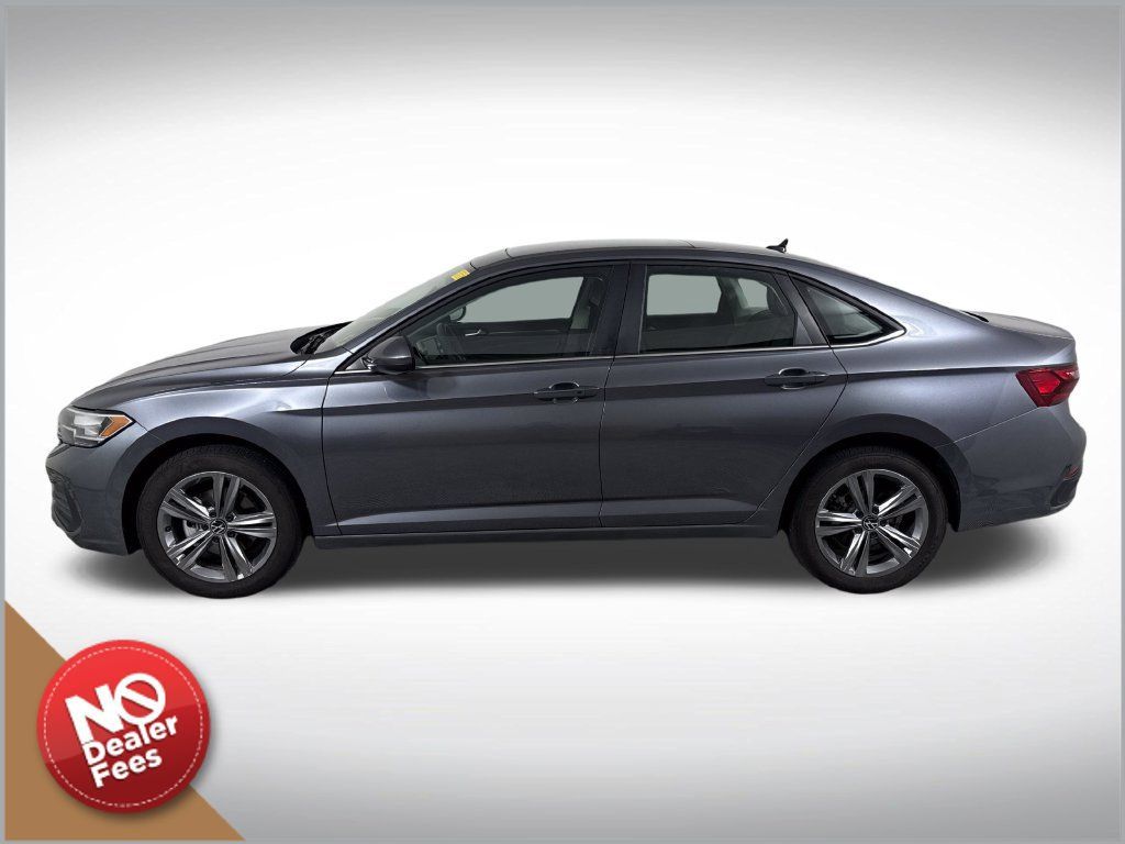 Used 2024 Volkswagen Jetta SE w/ Panoramic Sunroof Package FWD image 7
