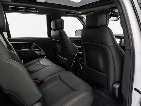 Used 2025 Land Rover Range Rover Long Wheelbase SE image 30