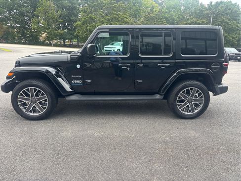 Used 2023 Jeep Wrangler Unlimited Sahara w/ Cold Weather Group AWD/4WD image 4