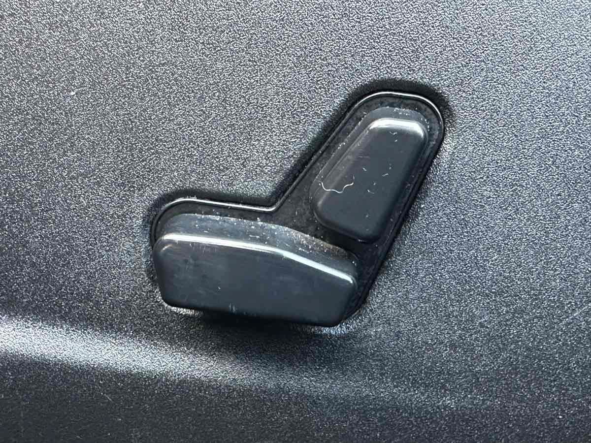 Used 2019 Dodge Charger SXT w/ Cold Weather Package AWD/4WD image 12