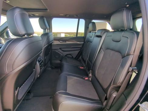 New 2026 Jeep Grand Cherokee Altitude image 16