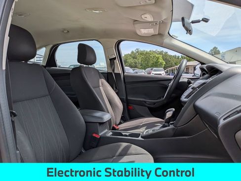 Used 2018 Ford Focus SE FWD image 29